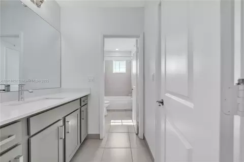 Entry Way - 1101 Azul Ct, Lighthouse Point, FL 33064 photo 9 of 10