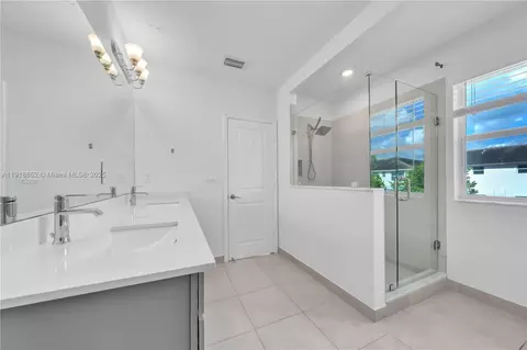 Bath - 1101 Azul Ct, Lighthouse Point, FL 33064 photo 1 of 3
