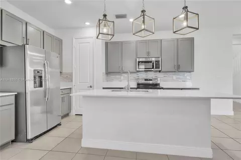 Kitchen - 1101 Azul Ct, Lighthouse Point, FL 33064 photo 1 of 4