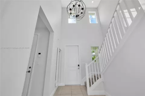 Entry Way - 1101 Azul Ct, Lighthouse Point, FL 33064 photo 3 of 10