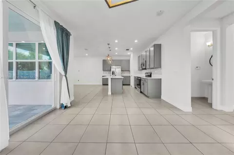 Entry Way - 1101 Azul Ct, Lighthouse Point, FL 33064 photo 4 of 10