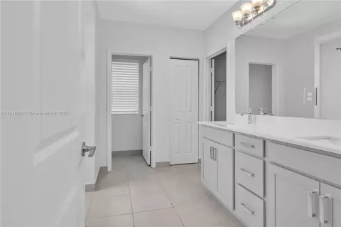 Entry Way - 1101 Azul Ct, Lighthouse Point, FL 33064 photo 8 of 10