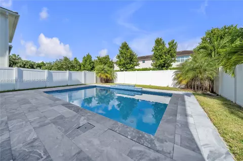 Exterior - 1101 Azul Ct, Lighthouse Point, FL 33064 photo 3 of 9