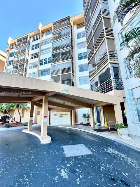 1200 Saint Charles Pl #218, Pembroke Pines, FL 33026