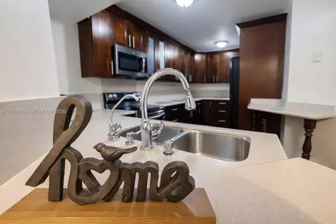 8801 Wiles Rd #307, Coral Springs, FL 33067