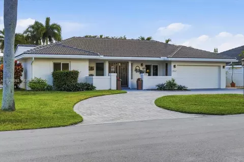 2662 NE 3rd St, Pompano Beach, FL 33062 photo 2
