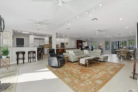 2662 NE 3rd St, Pompano Beach, FL 33062 photo 12