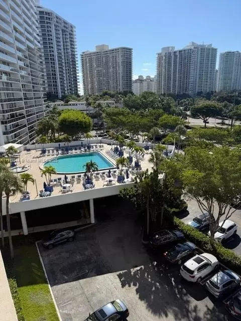 3701 N Country Club Dr #706, Aventura, FL 33180