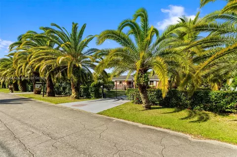 19511 SW 214th St, Miami, FL 33187