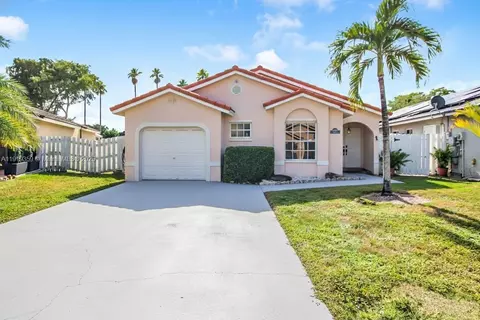 6122 NW 181st Terr Cir W, Hialeah, FL 33015