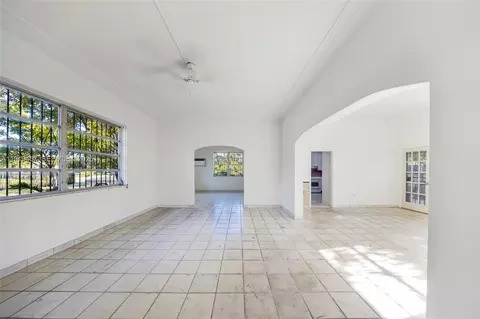 Living - 297 Eucalyptus Dr, Hialeah, FL 33010 photo 3 of 22