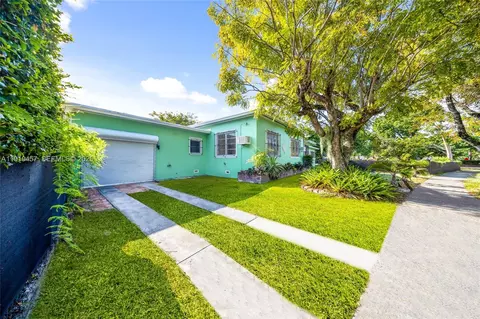 Exterior - 297 Eucalyptus Dr, Hialeah, FL 33010 photo 13 of 14