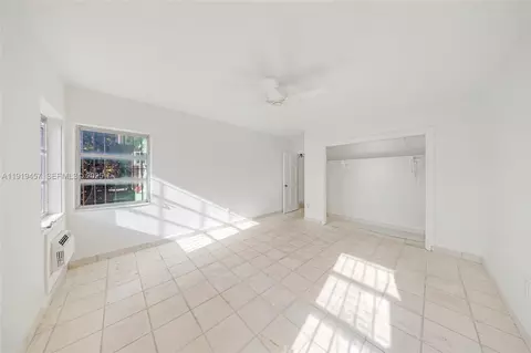 Bedroom - 297 Eucalyptus Dr, Hialeah, FL 33010 photo 4 of 12