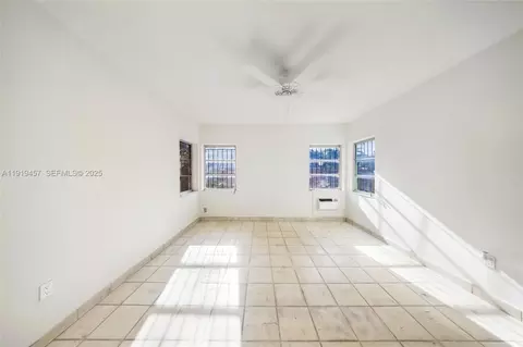 Living - 297 Eucalyptus Dr, Hialeah, FL 33010 photo 21 of 22
