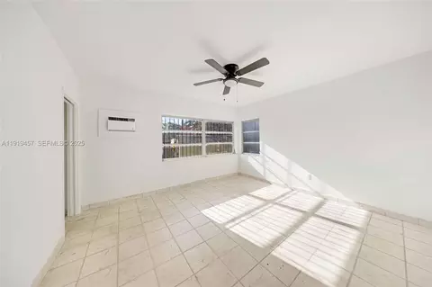 Bedroom - 297 Eucalyptus Dr, Hialeah, FL 33010 photo 6 of 12