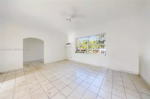 Living - 297 Eucalyptus Dr, Hialeah, FL 33010 photo 6 of 22