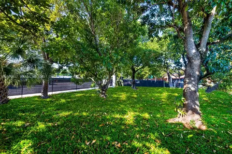 Exterior - 297 Eucalyptus Dr, Hialeah, FL 33010 photo 4 of 14
