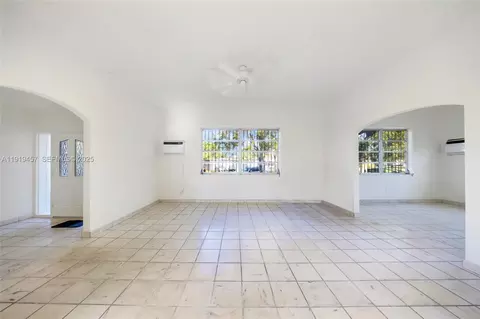 Living - 297 Eucalyptus Dr, Hialeah, FL 33010 photo 5 of 22
