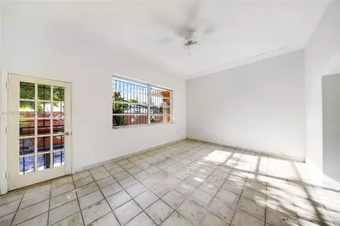 Living - 297 Eucalyptus Dr, Hialeah, FL 33010 photo 9 of 22