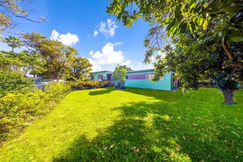 Exterior - 297 Eucalyptus Dr, Hialeah, FL 33010 photo 6 of 14