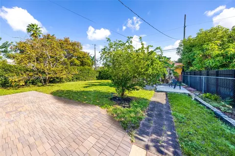 Exterior - 297 Eucalyptus Dr, Hialeah, FL 33010 photo 9 of 14