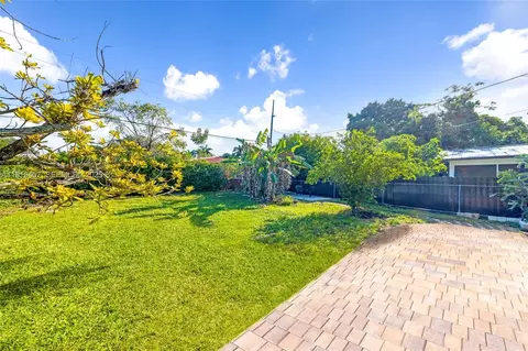 Exterior - 297 Eucalyptus Dr, Hialeah, FL 33010 photo 10 of 14