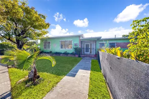 Exterior - 297 Eucalyptus Dr, Hialeah, FL 33010 photo 12 of 14