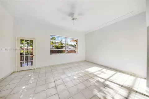 Living - 297 Eucalyptus Dr, Hialeah, FL 33010 photo 8 of 22