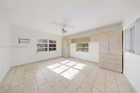 Bedroom - 297 Eucalyptus Dr, Hialeah, FL 33010 photo 11 of 12