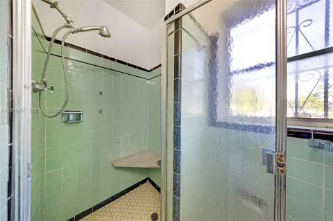 Bath - 297 Eucalyptus Dr, Hialeah, FL 33010 photo 4 of 4