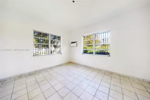 Bedroom - 297 Eucalyptus Dr, Hialeah, FL 33010 photo 2 of 12