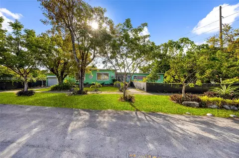 Exterior - 297 Eucalyptus Dr, Hialeah, FL 33010 photo 14 of 14