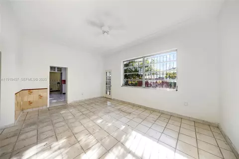 Living - 297 Eucalyptus Dr, Hialeah, FL 33010 photo 15 of 22