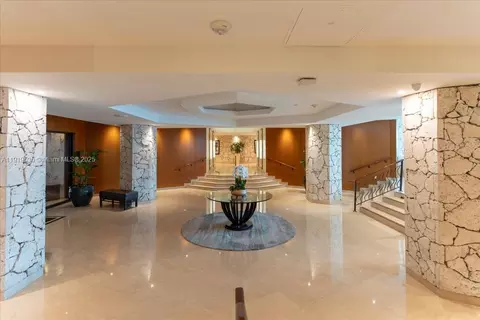 Entry Way - 1121 Crandon Blvd #E304, Key Biscayne, FL 33149 photo 1 of 1