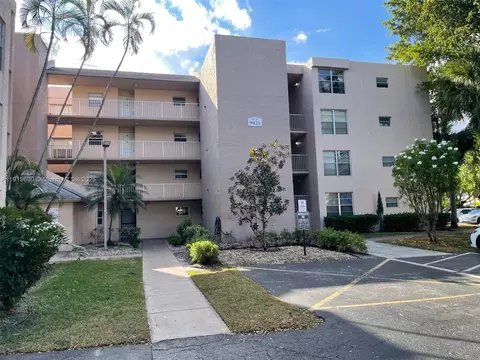 9471 Evergreen Pl #401, Davie, FL 33324