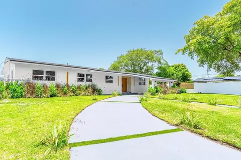 19661 NE 10th Pl, Miami, FL 33179