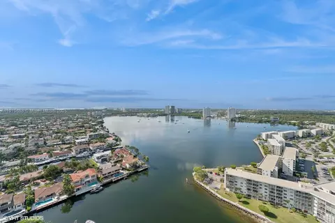 1000 W Island Blvd #2911, Aventura, FL 33160
