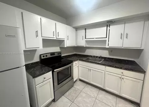 3600 NW 21st St #101, Lauderdale Lakes, FL 33311