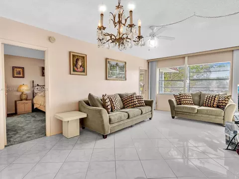 5102 NW 36th St #607, Lauderdale Lakes, FL 33319