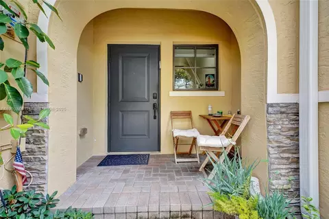 377 NE 194th Ter, Miami, FL 33179