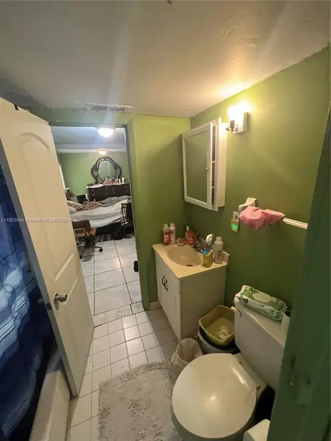 Bath - 2255 NW 85th St, Miami, FL 33147 photo 2 of 5