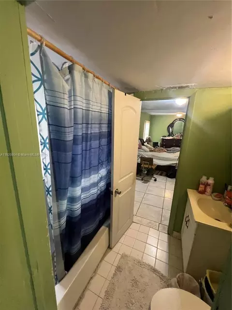 Bath - 2255 NW 85th St, Miami, FL 33147 photo 1 of 5