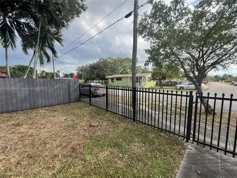 Exterior - 2255 NW 85th St, Miami, FL 33147 photo 30 of 31