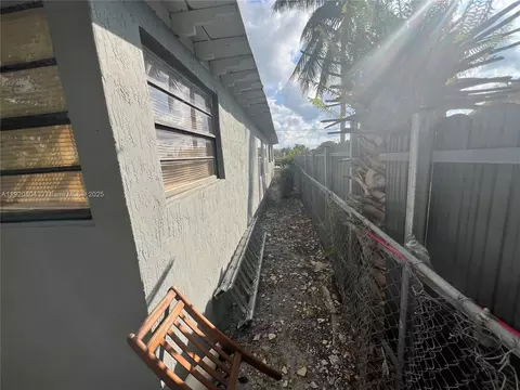 Exterior - 2255 NW 85th St, Miami, FL 33147 photo 26 of 31