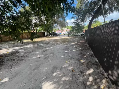 Exterior - 2255 NW 85th St, Miami, FL 33147 photo 15 of 31