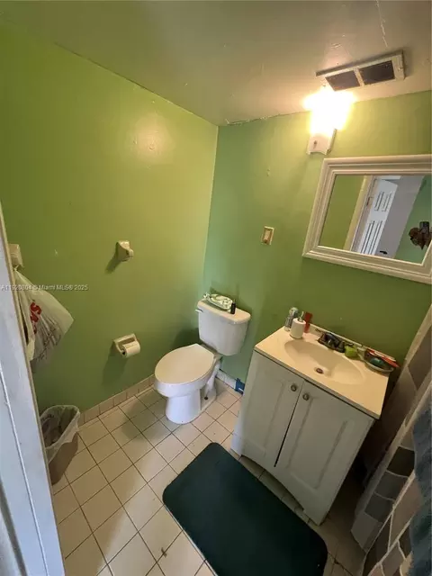 Bath - 2255 NW 85th St, Miami, FL 33147 photo 3 of 5