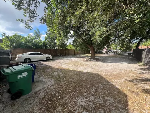 Exterior - 2255 NW 85th St, Miami, FL 33147 photo 12 of 31