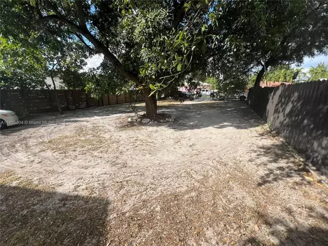 Exterior - 2255 NW 85th St, Miami, FL 33147 photo 13 of 31