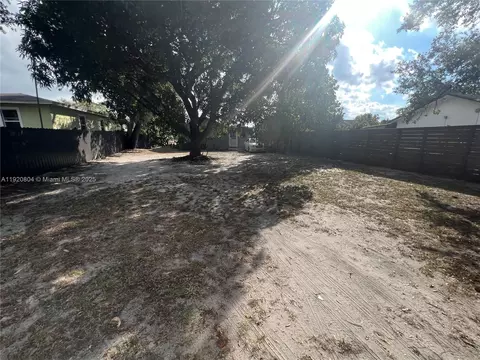 Exterior - 2255 NW 85th St, Miami, FL 33147 photo 19 of 31