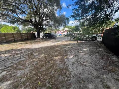 Exterior - 2255 NW 85th St, Miami, FL 33147 photo 17 of 31